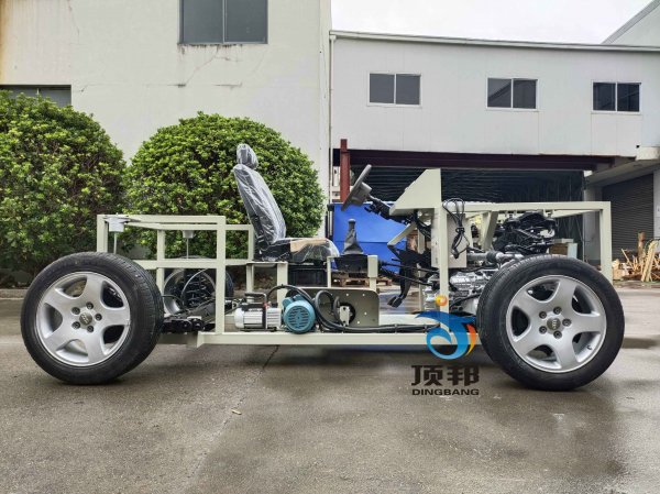 奧迪A6汽車(chē)綜合底盤(pán)實(shí)訓(xùn)臺(tái)