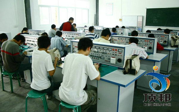 通用電工實(shí)驗(yàn)室成套設(shè)備