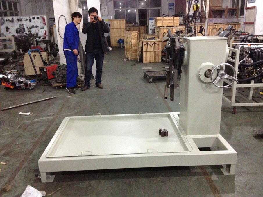 超大型發(fā)動機(jī)翻轉(zhuǎn)架