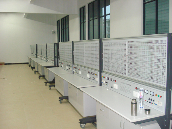 機(jī)床網(wǎng)孔配線實(shí)訓(xùn)臺