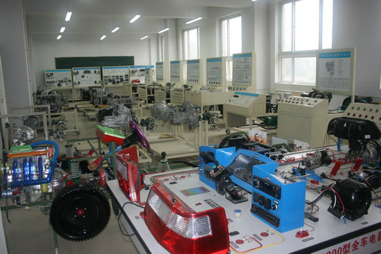 桑塔納3000全車仿真電路實(shí)驗(yàn)臺