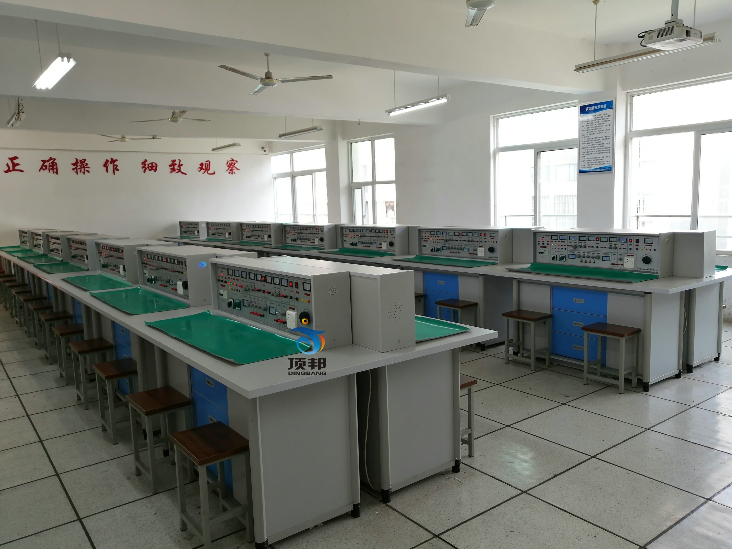 通用電工實(shí)驗(yàn)室成套設(shè)備