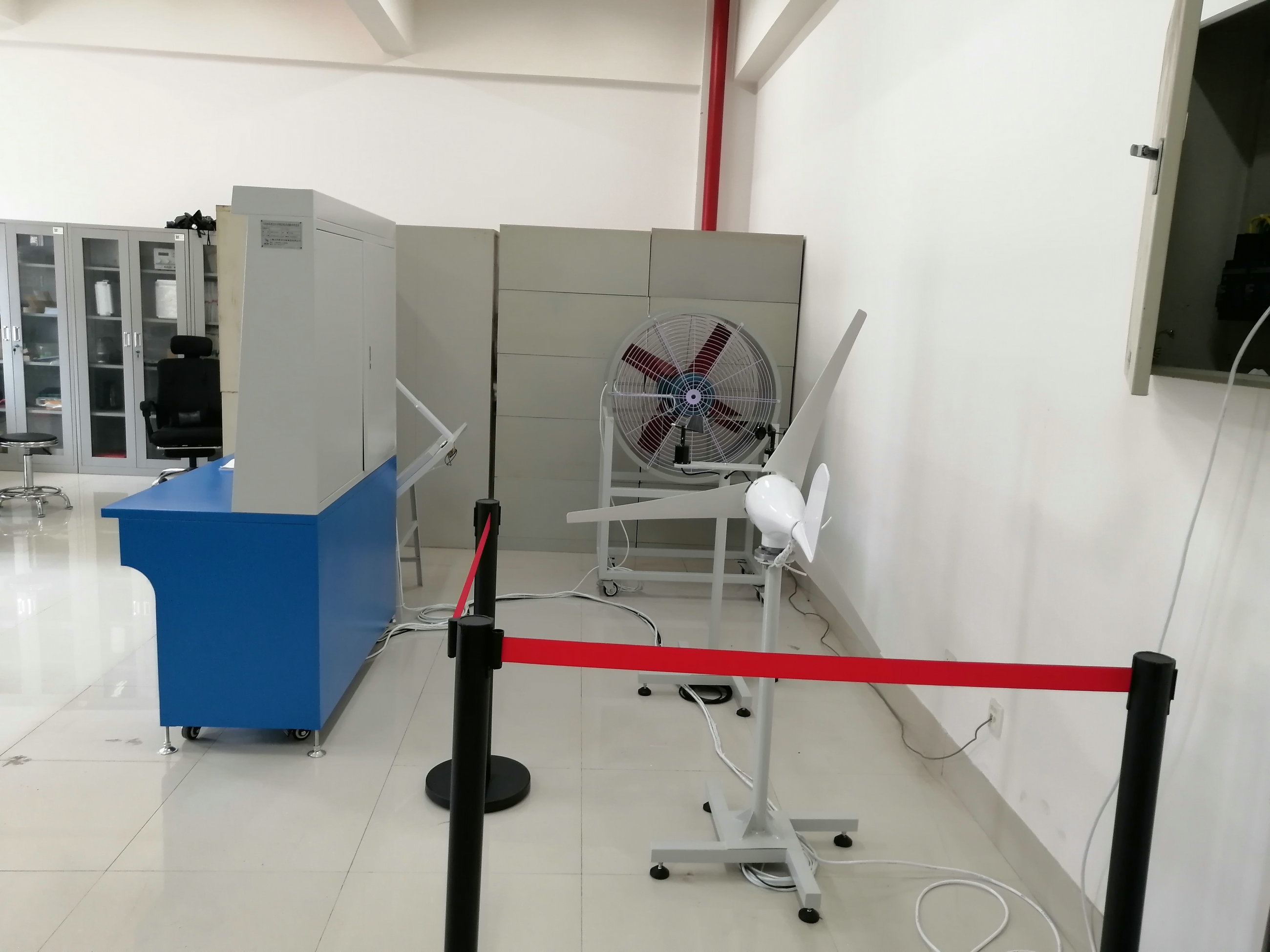 500W風(fēng)光互補(bǔ)并網(wǎng)發(fā)電系統(tǒng)教學(xué)實(shí)訓(xùn)臺