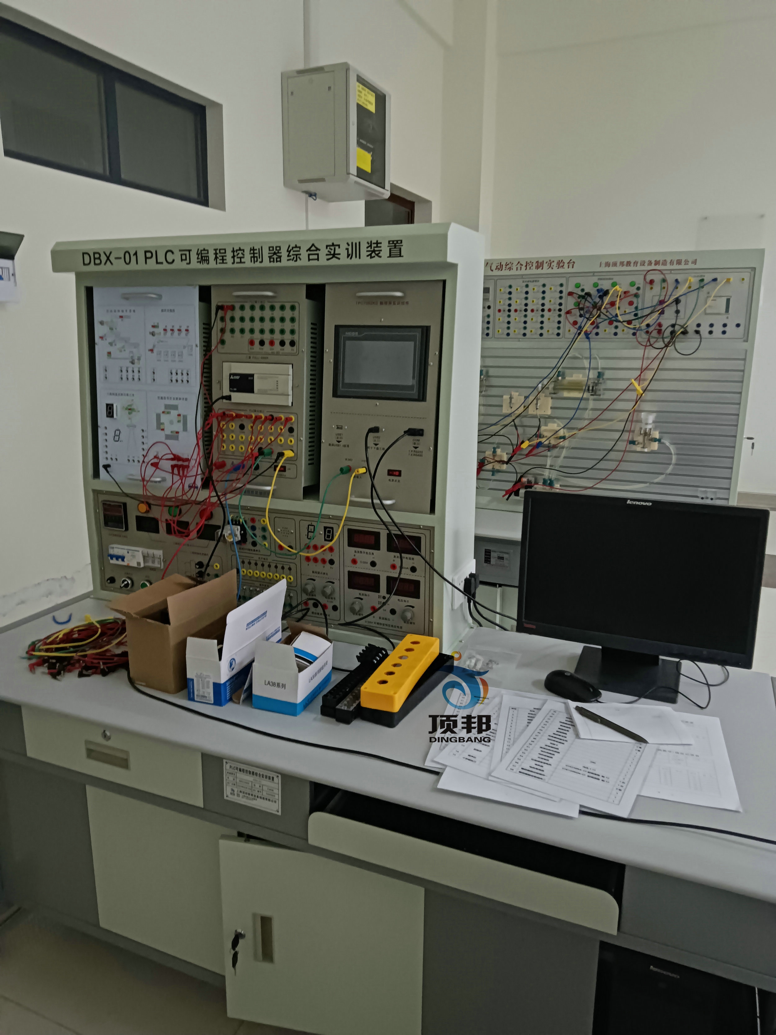 PLC可編程控制器綜合實(shí)訓(xùn)裝置