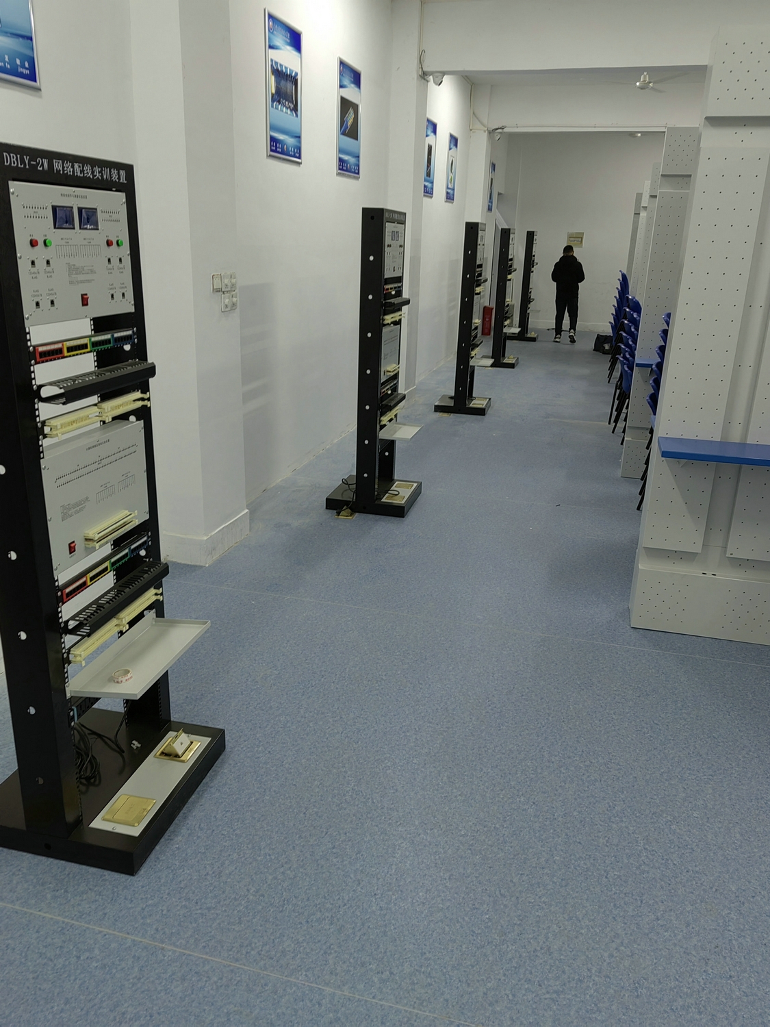 網(wǎng)絡(luò)綜合布線實(shí)訓(xùn)室設(shè)備