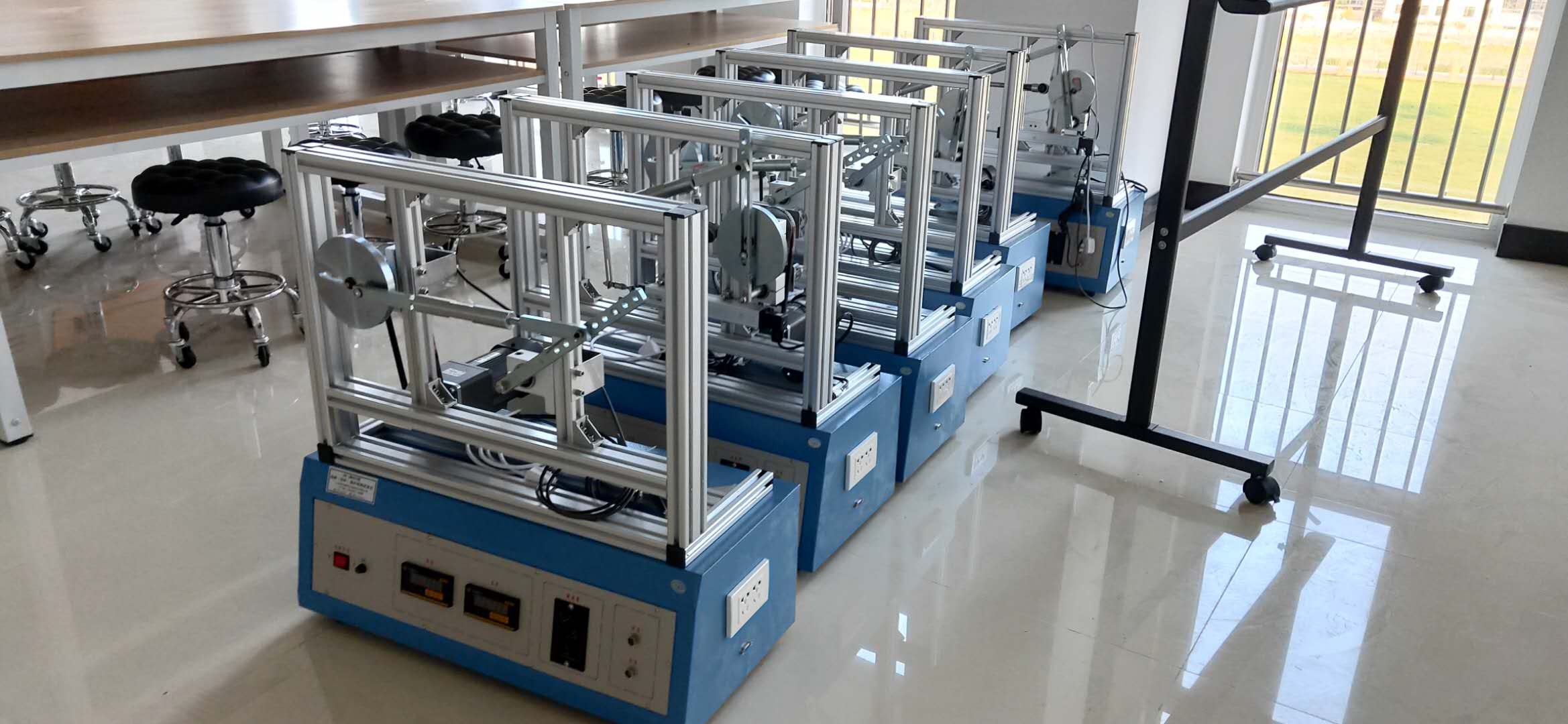 曲柄(導(dǎo)桿)搖桿機(jī)構(gòu)試驗(yàn)臺(tái)