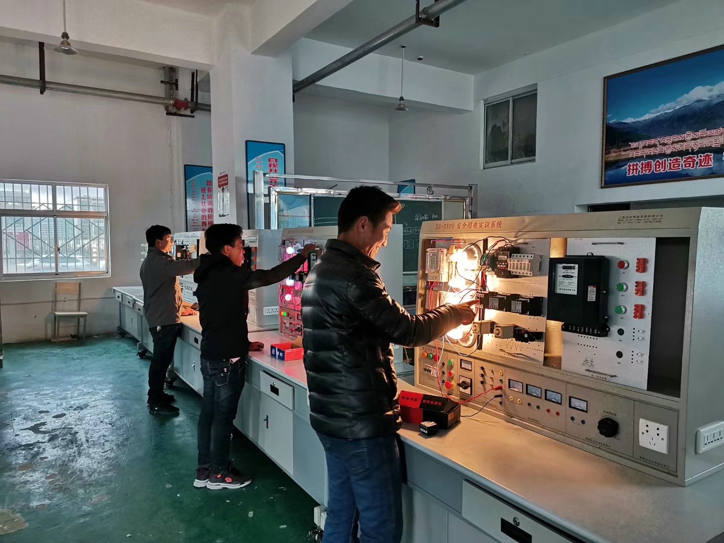 安全用電實(shí)訓(xùn)裝置