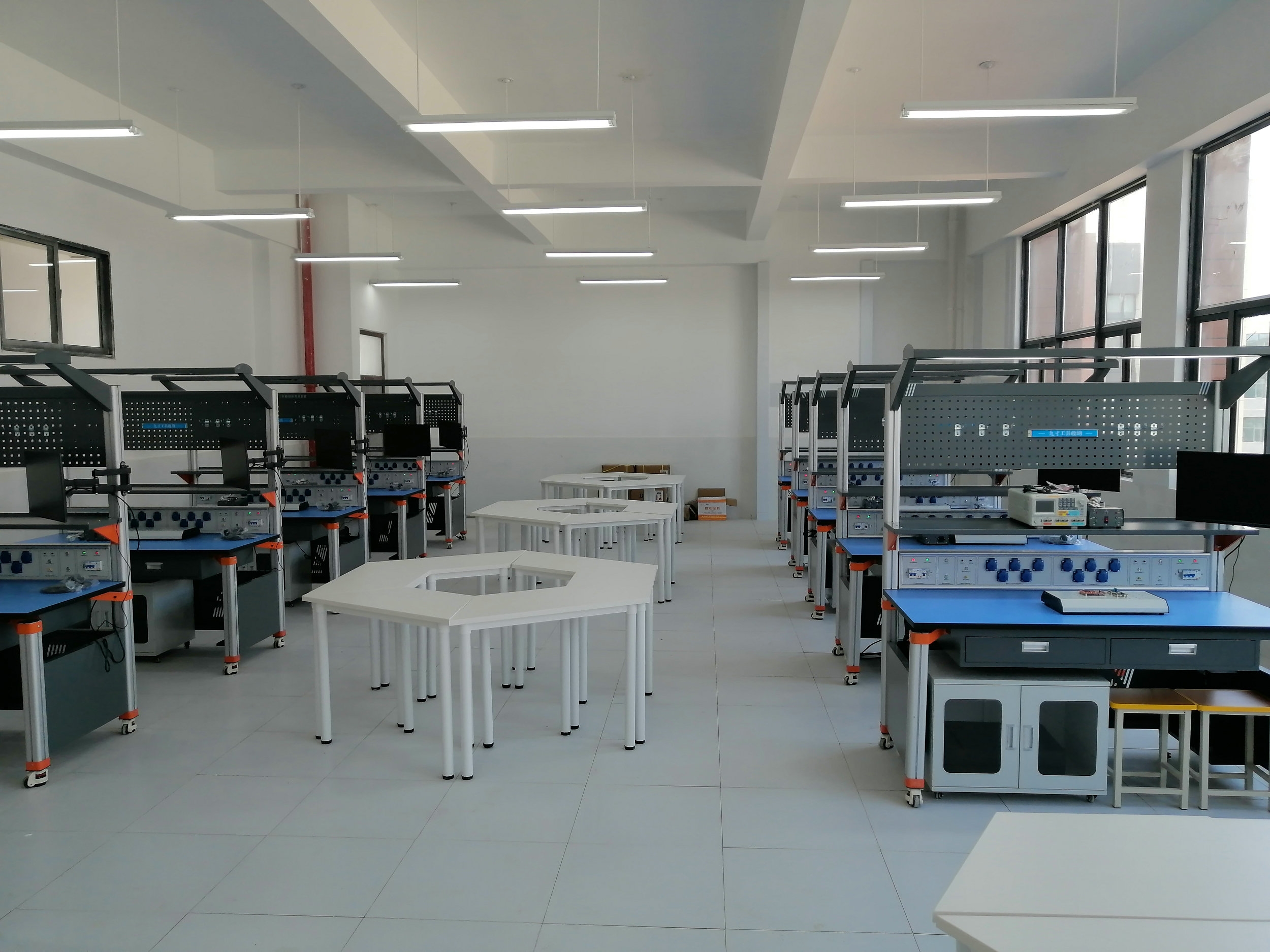 電子產品裝調與人工智能創(chuàng)新考核裝置