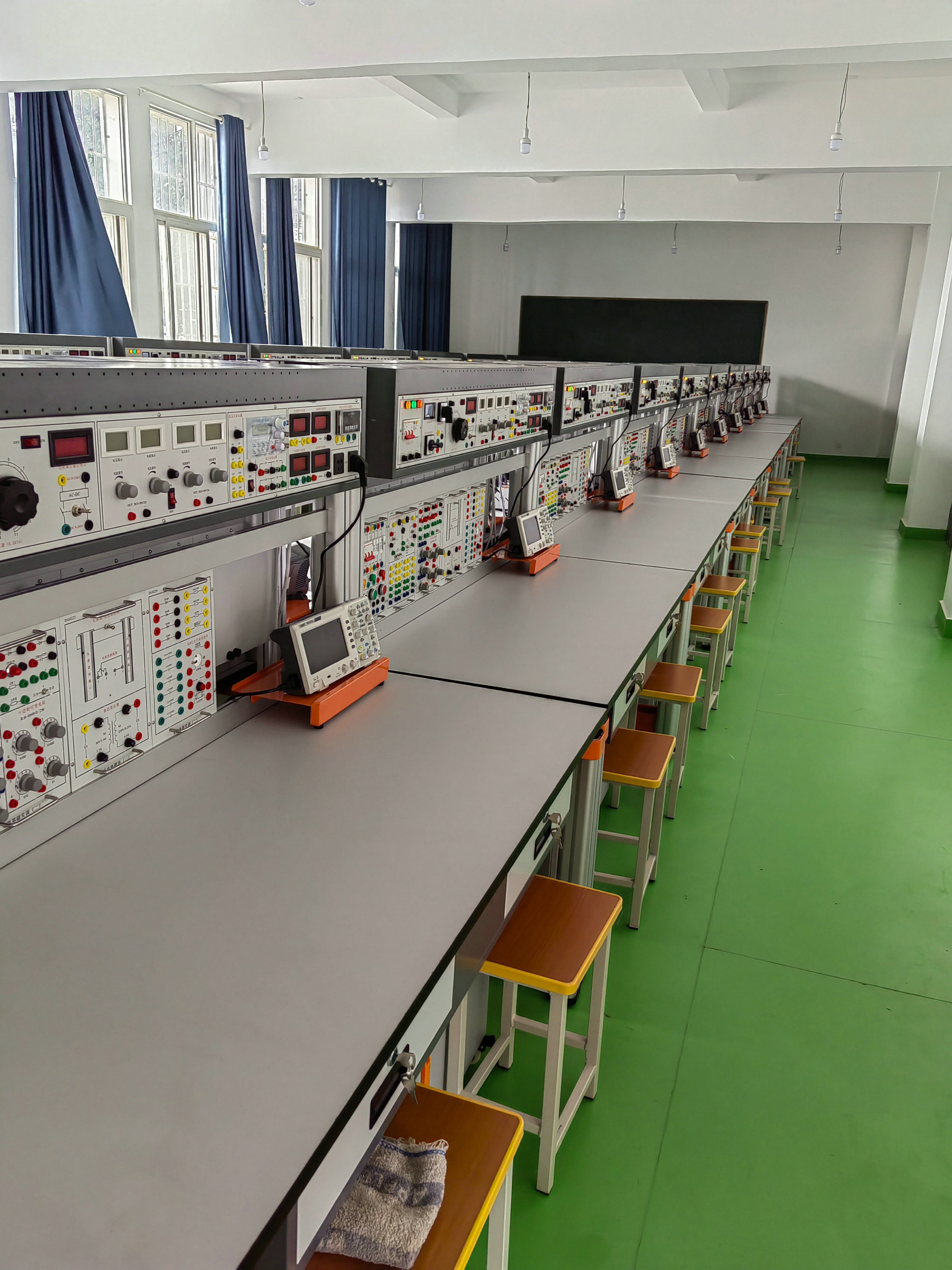 電工電子電拖實(shí)訓(xùn)考核裝置