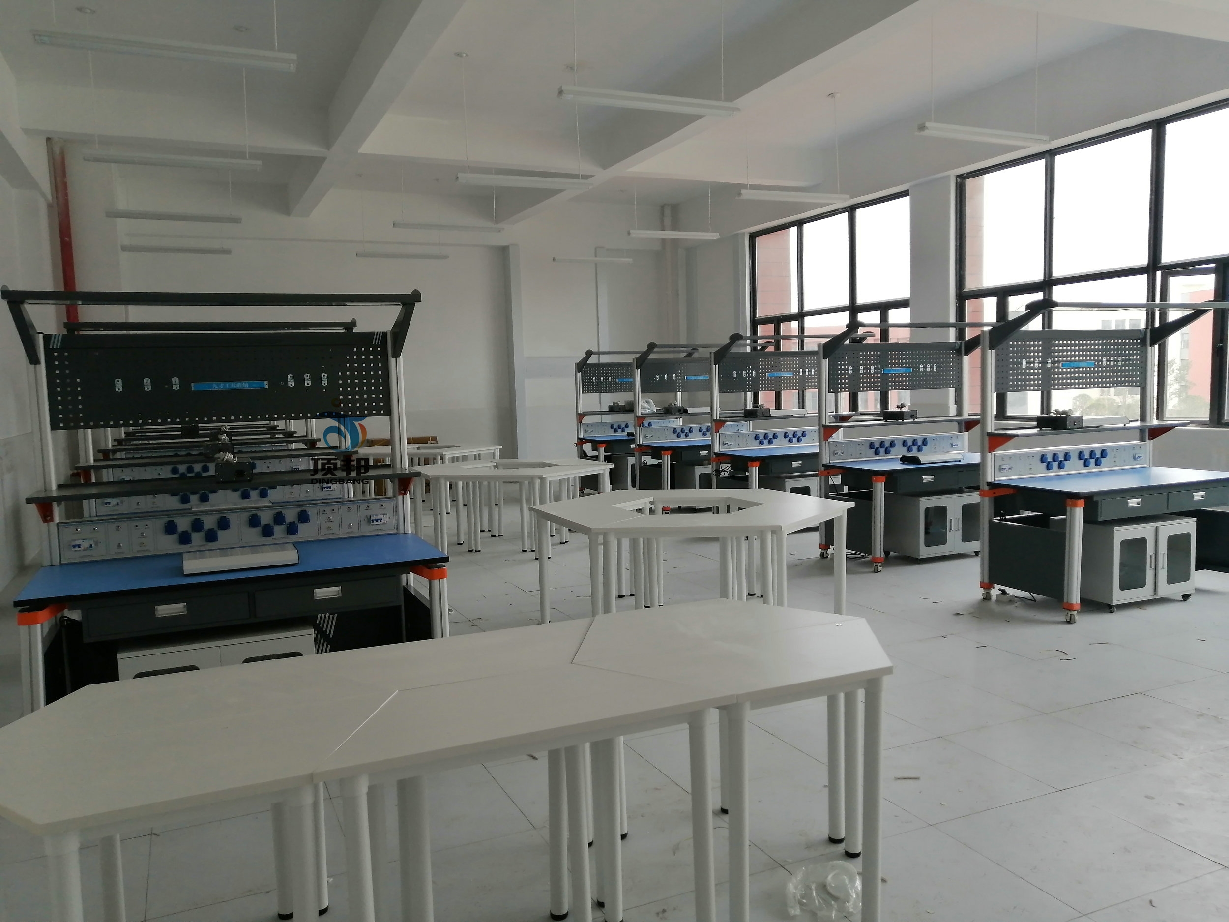 電子產品裝調與人工智能創(chuàng)新考核裝置