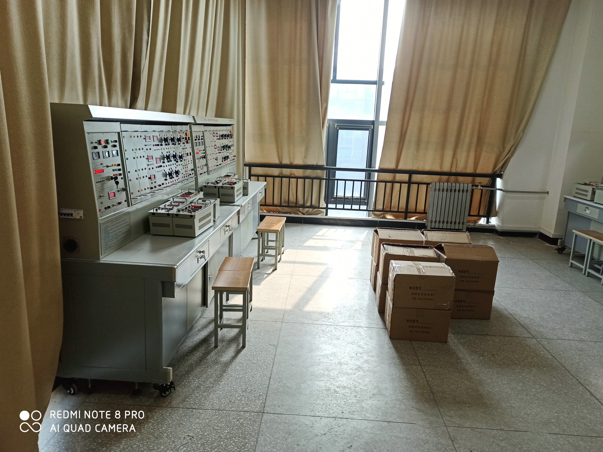 電機(jī)及電氣技術(shù)實(shí)驗(yàn)裝置