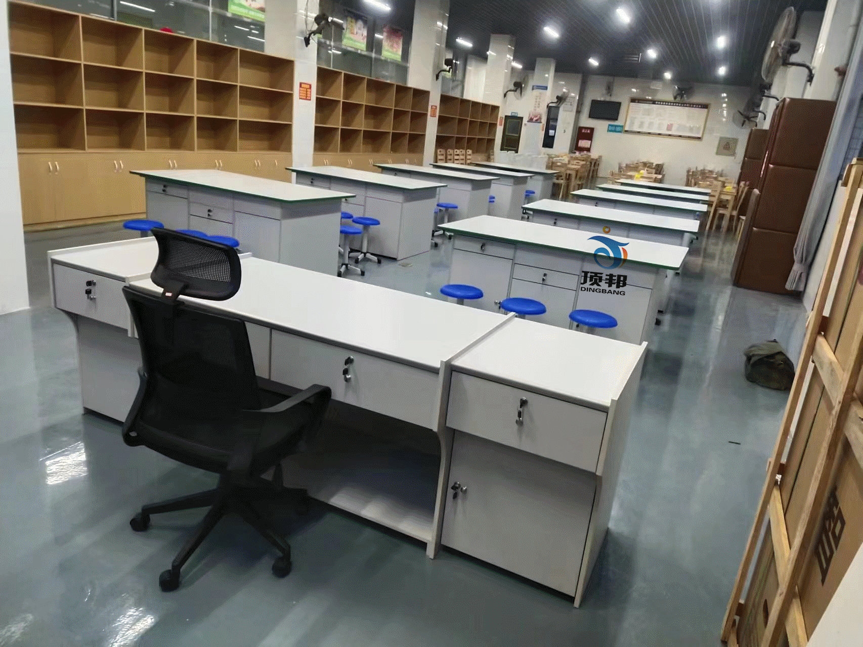 小學(xué)勞技實(shí)驗(yàn)室設(shè)備