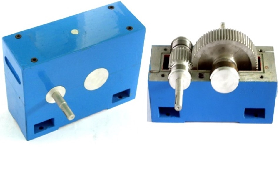 拆裝用雙級(jí)分流式圓柱齒輪減速器