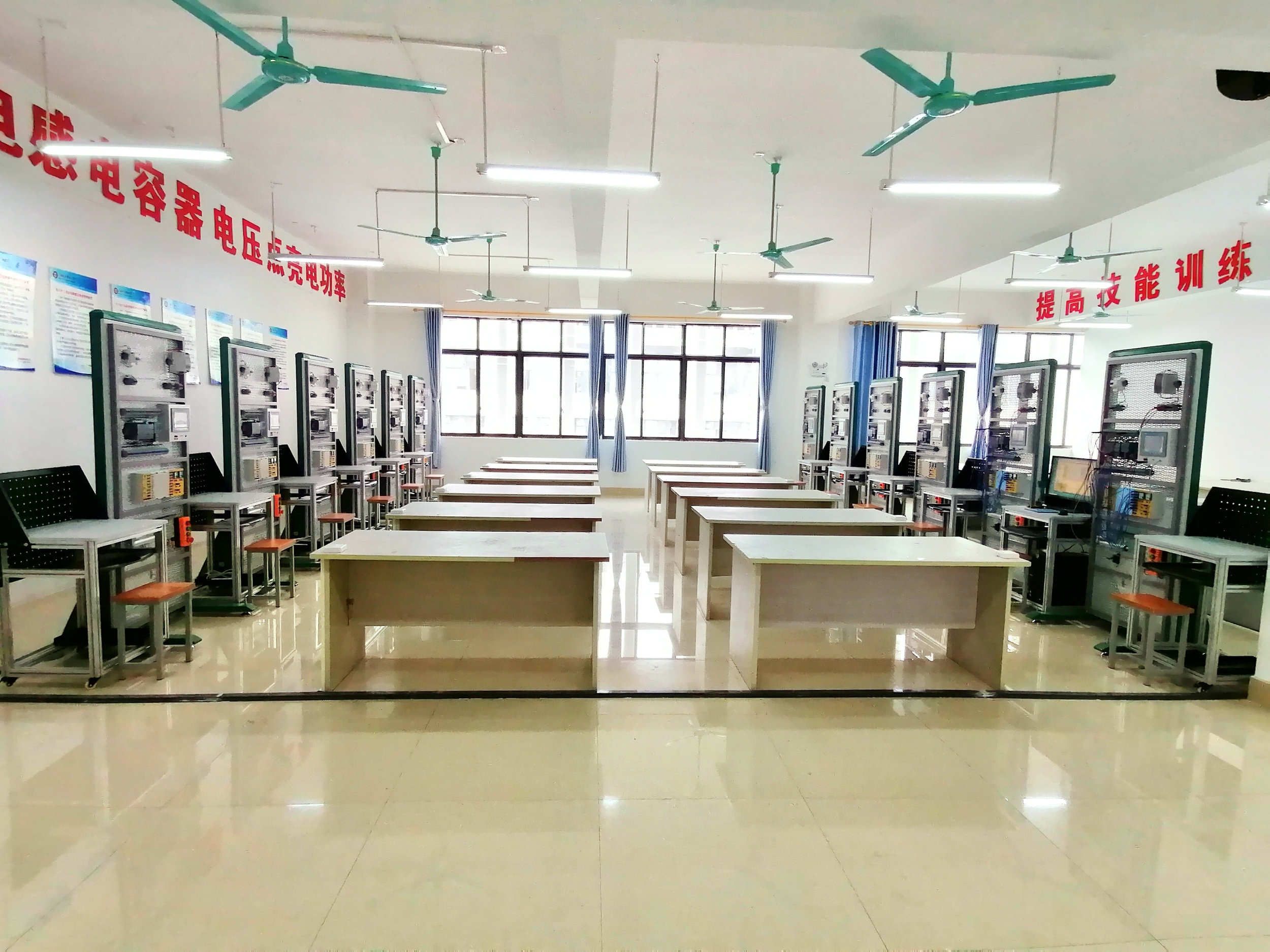 工業(yè)自動(dòng)化網(wǎng)絡(luò)控制實(shí)訓(xùn)平臺(tái)