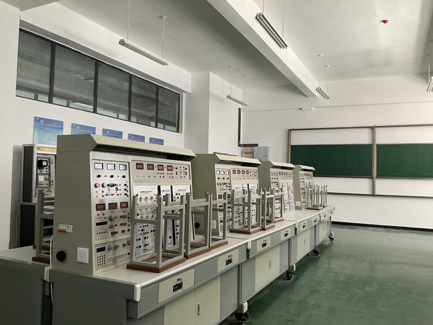 智能型電工技術(shù)實驗裝置