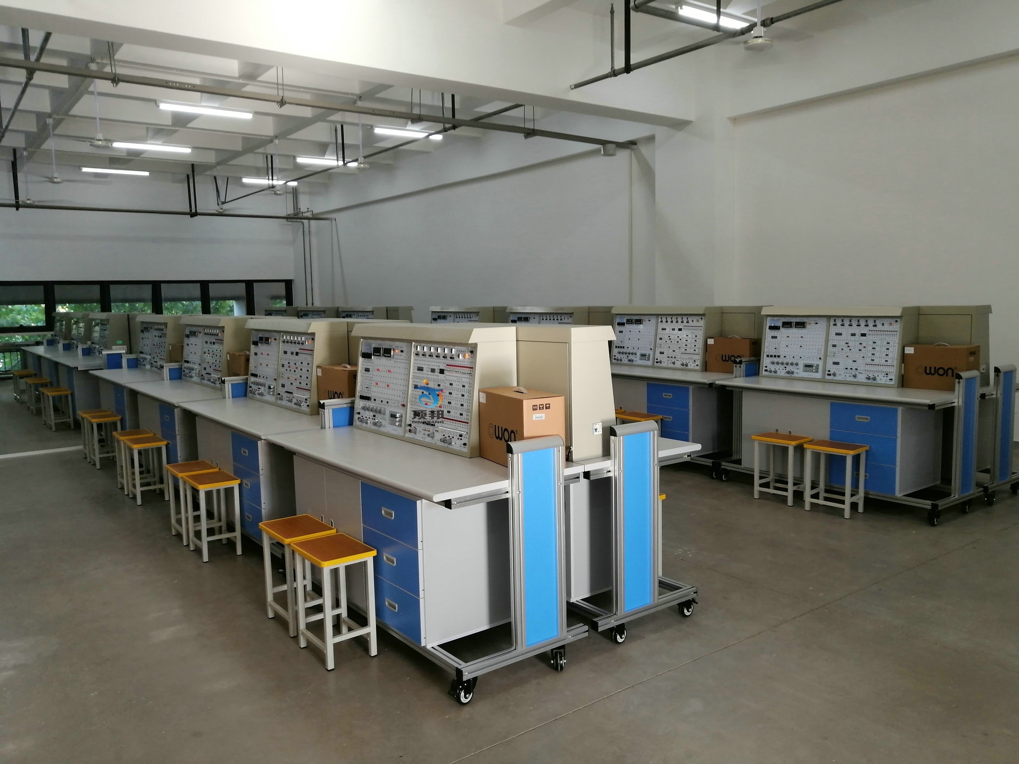 電子學(xué)綜合實(shí)驗(yàn)裝置