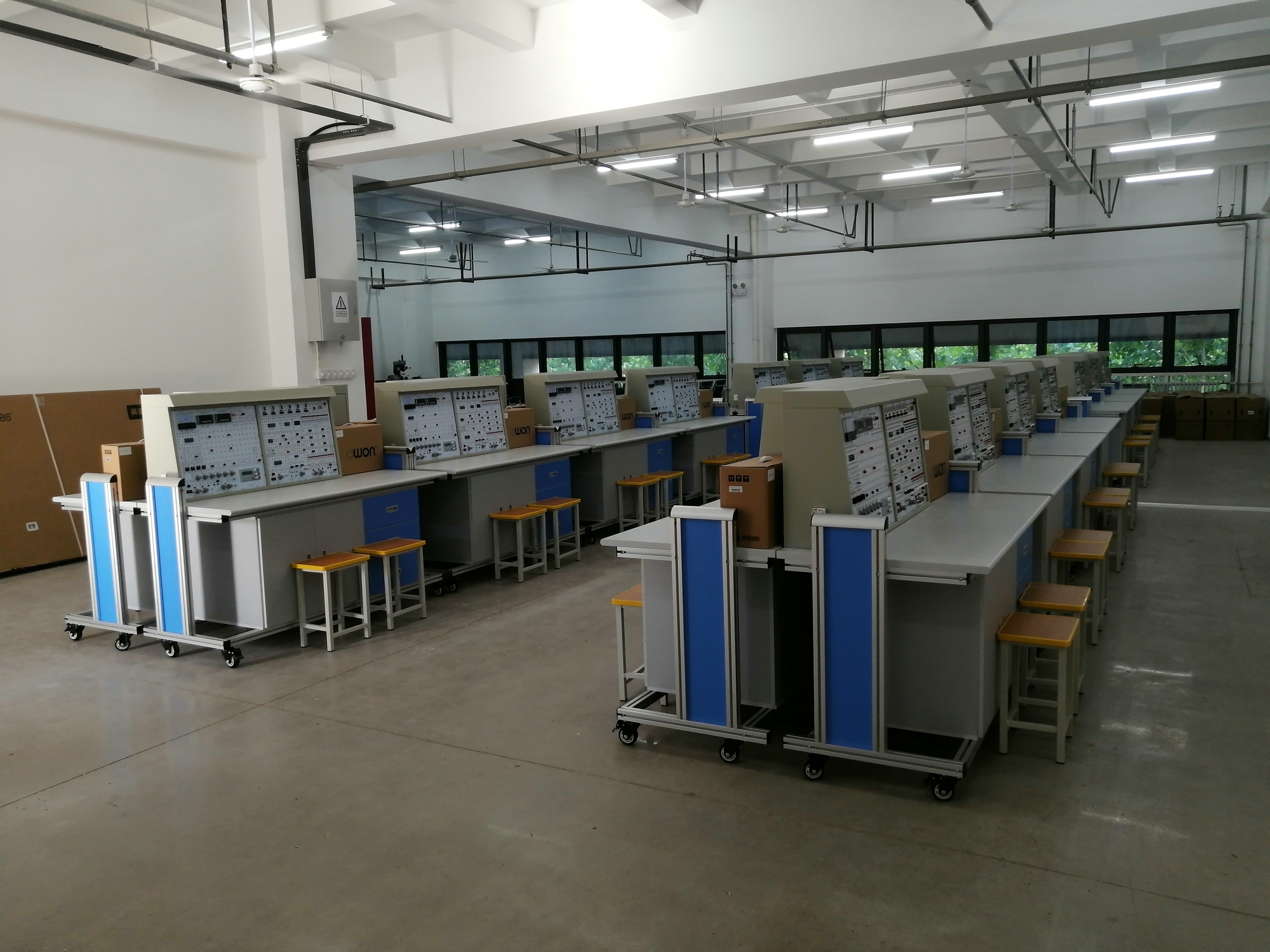 電子學(xué)綜合實(shí)驗(yàn)裝置