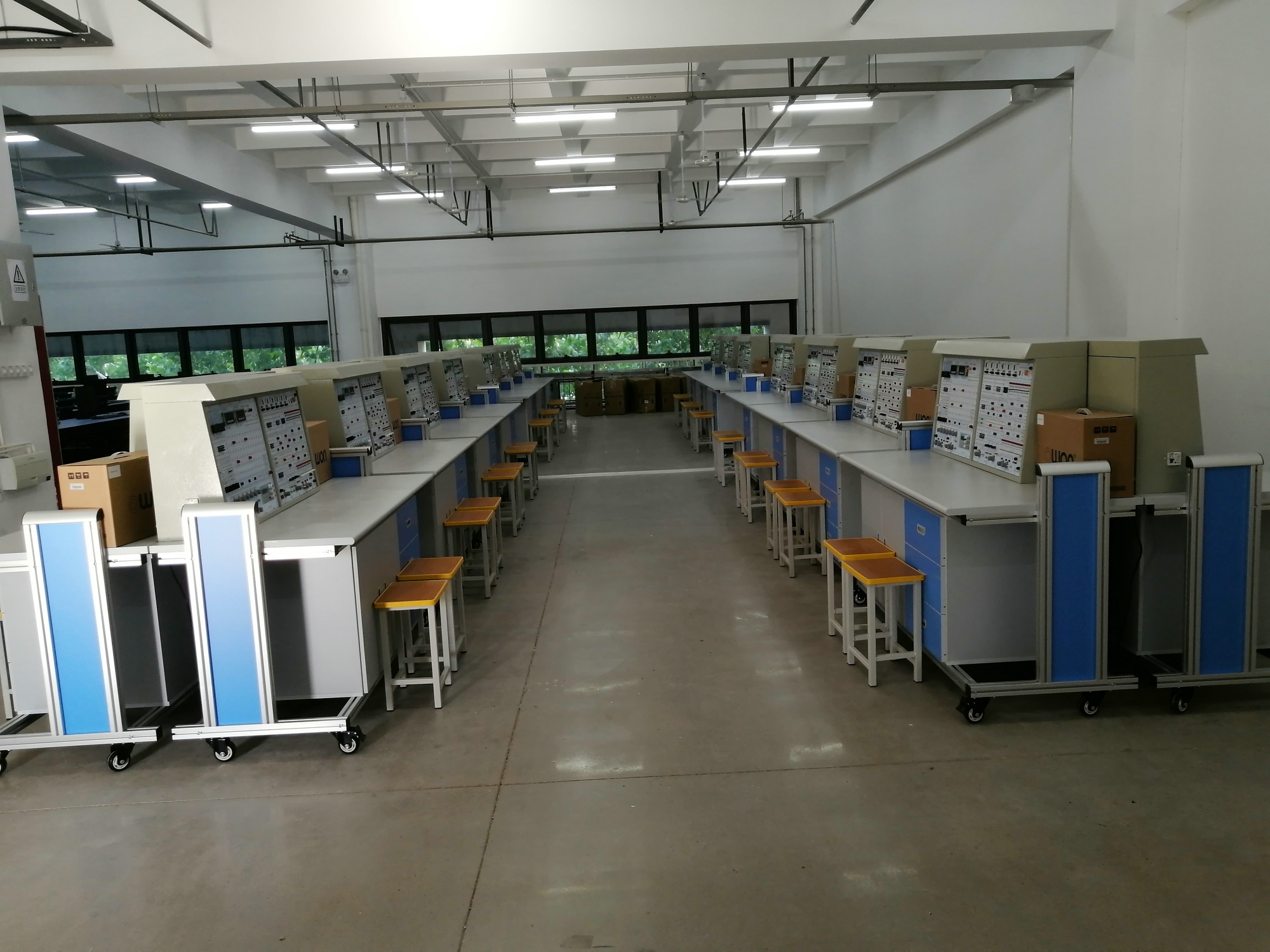 電子學(xué)綜合實(shí)驗(yàn)裝置