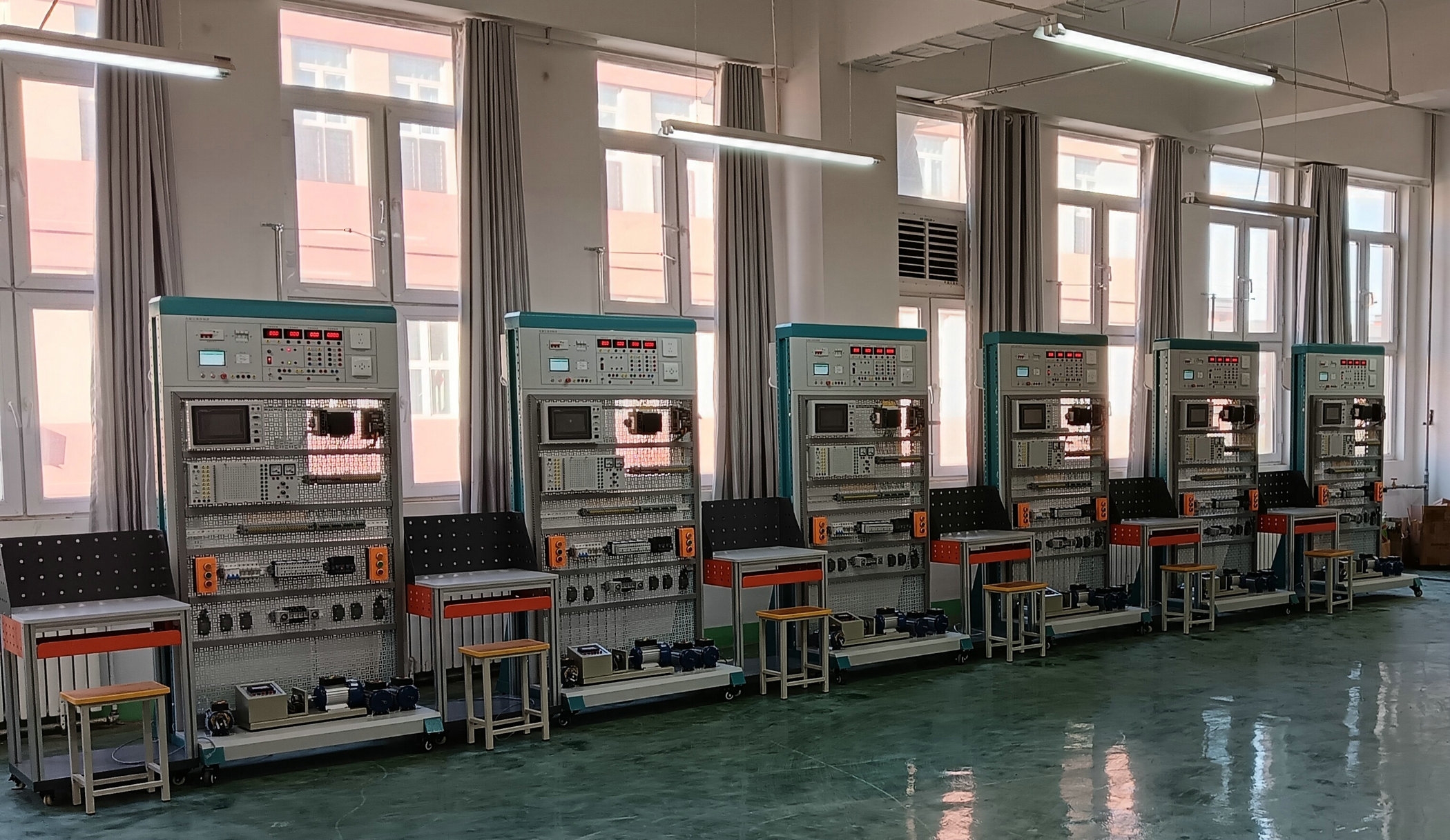 PLC技術(shù)實訓(xùn)裝置