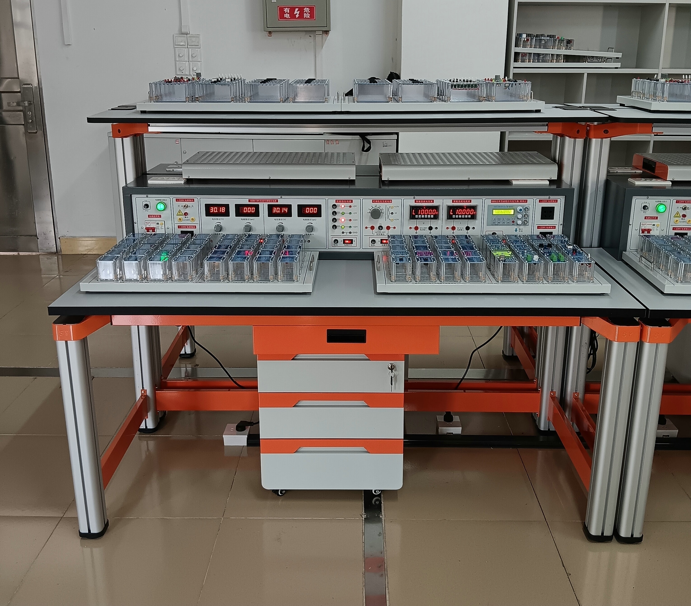 電子技術(shù)綜合應用創(chuàng)新實訓考核裝置