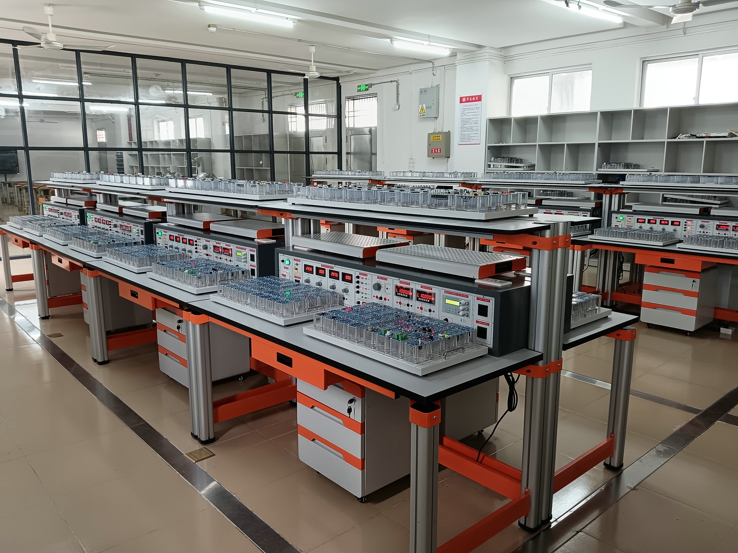 電子技術(shù)綜合應用創(chuàng)新實訓考核裝置