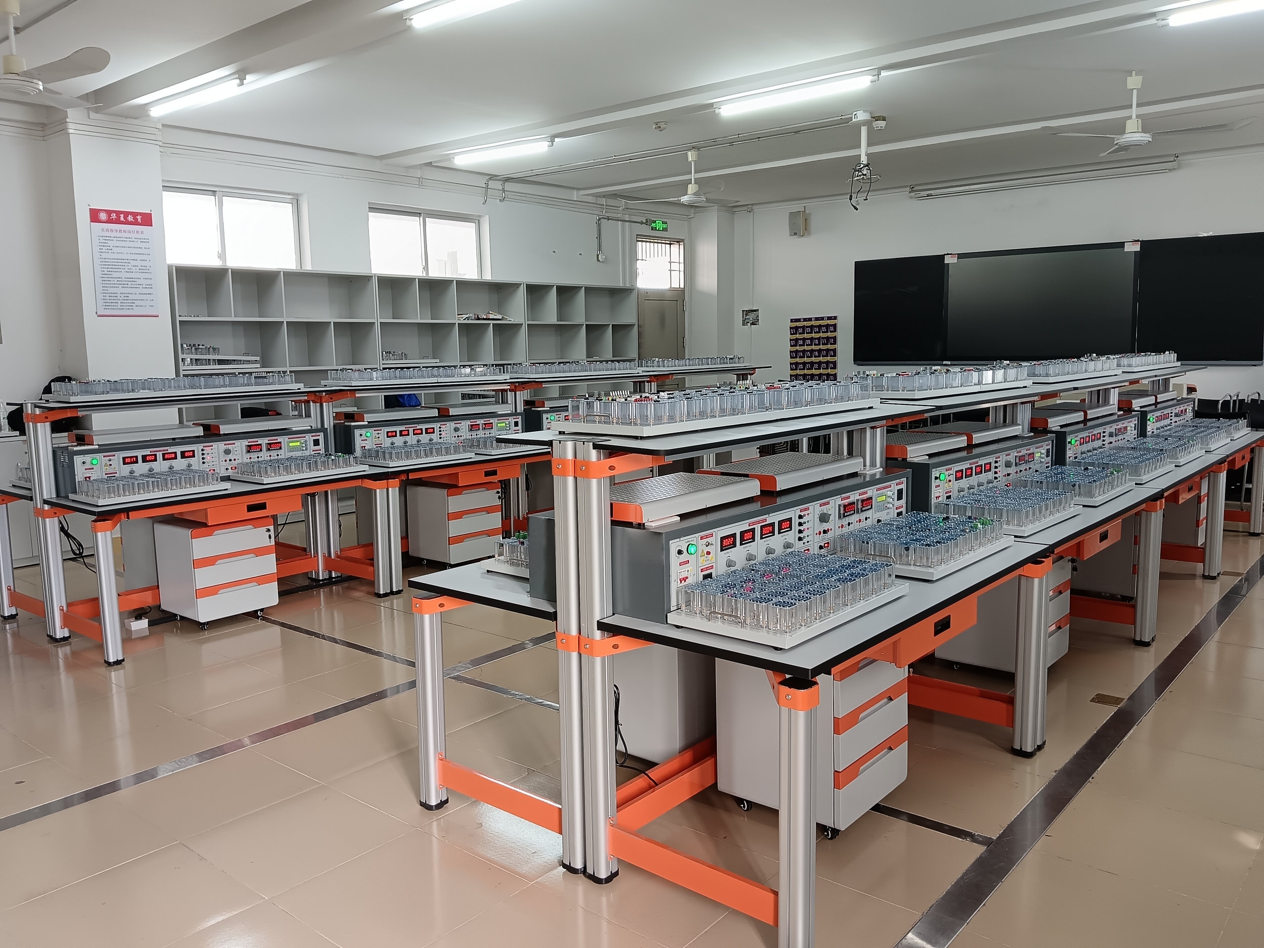 電子技術(shù)綜合應用創(chuàng)新實訓考核裝置