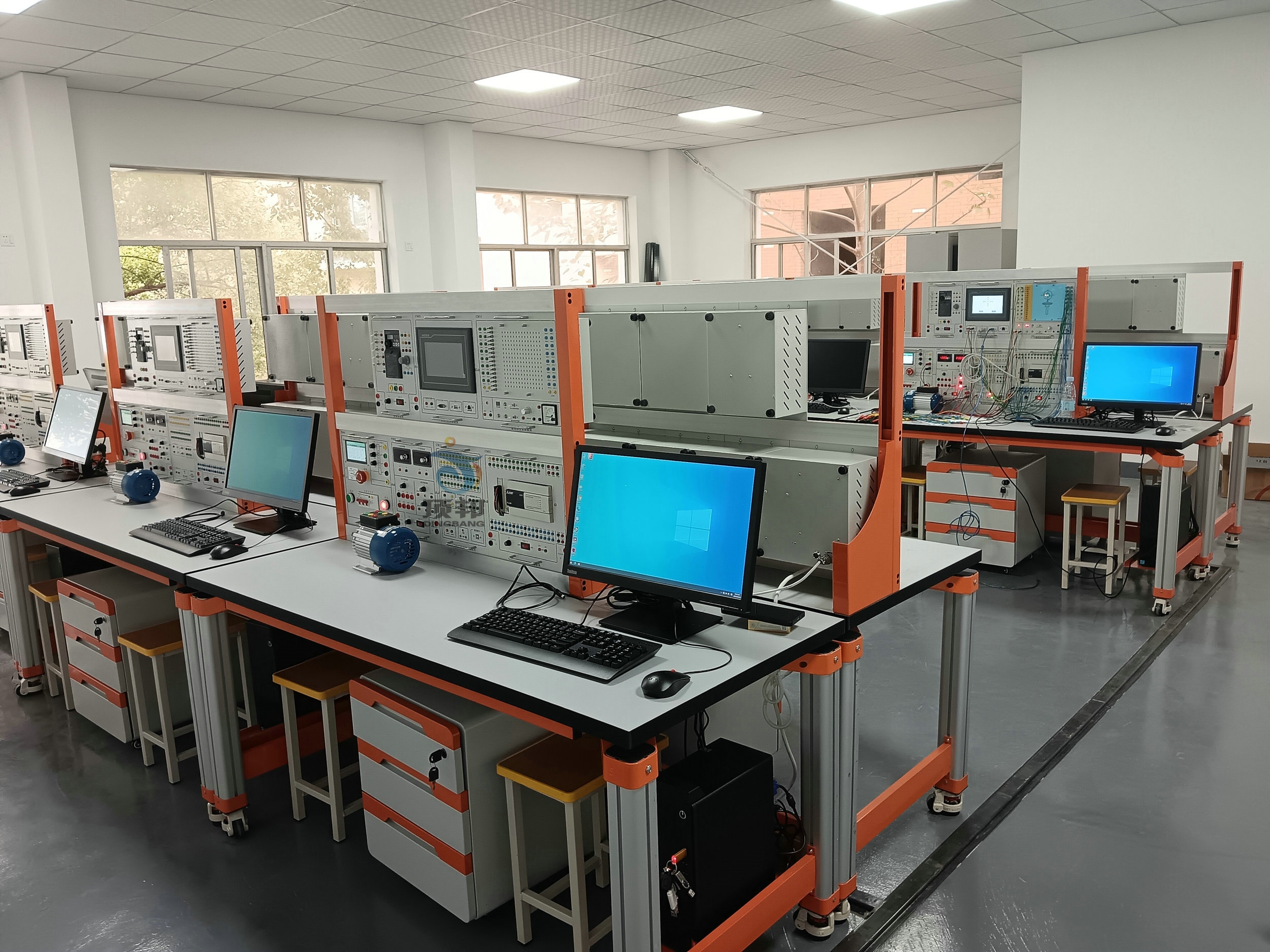 PLC及電氣控制綜合實(shí)訓(xùn)臺