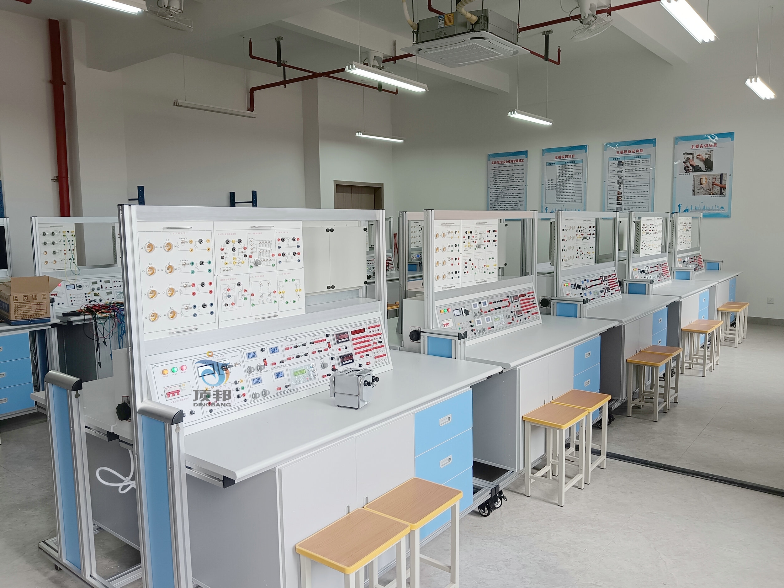 電子技術(shù)綜合實(shí)訓(xùn)考核裝置