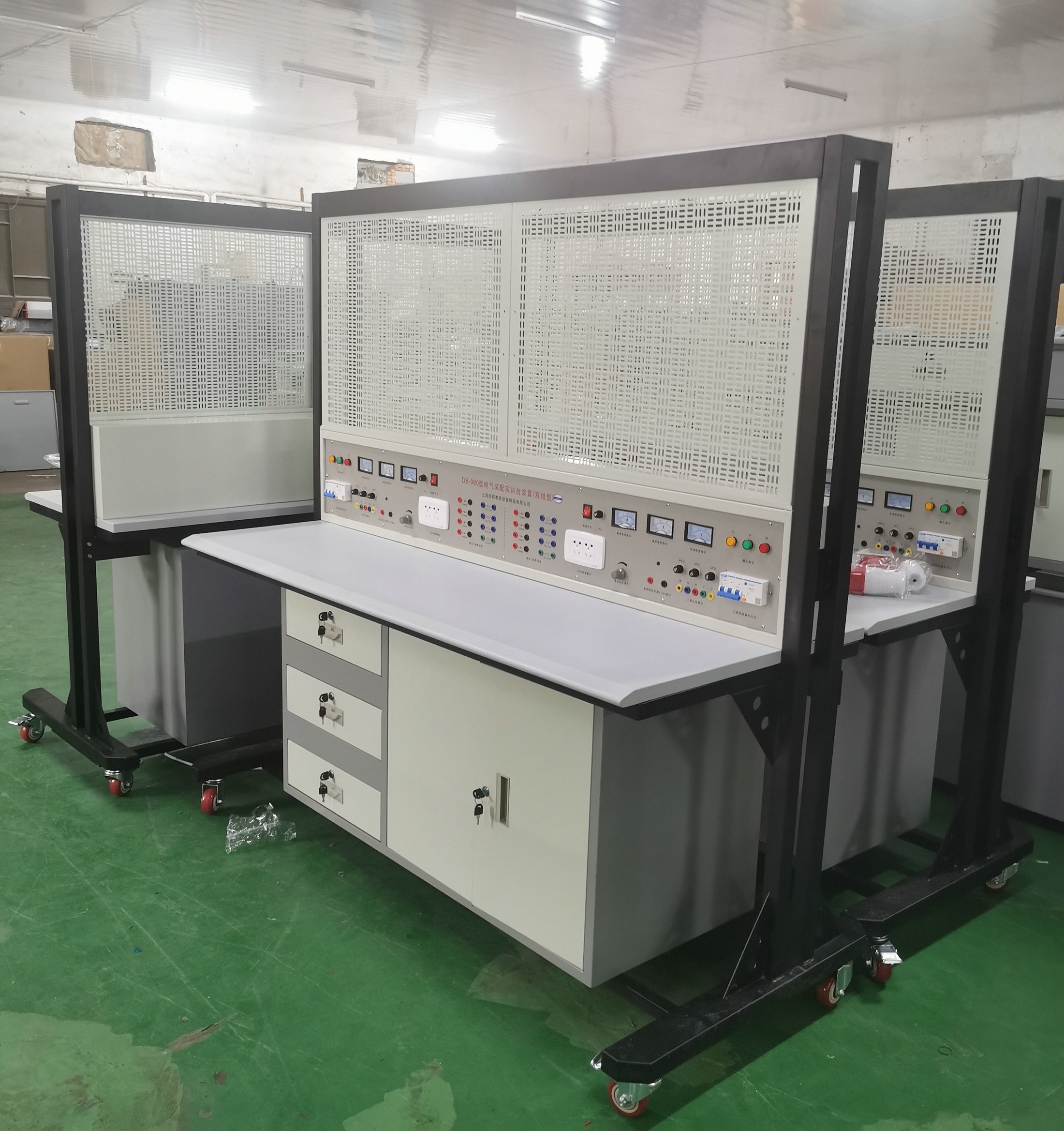 電氣裝配實(shí)訓(xùn)臺(tái)