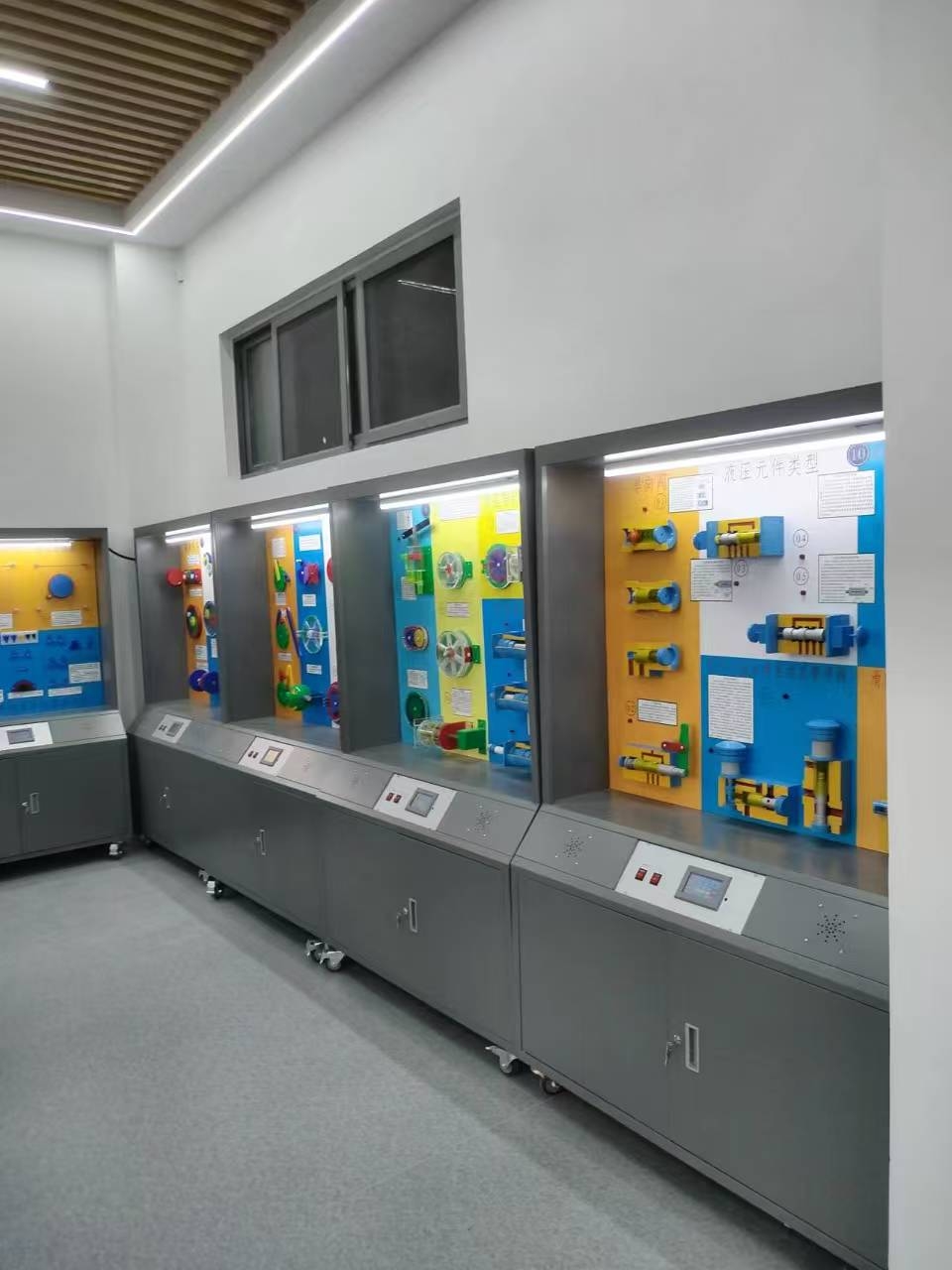 機械基礎陳列柜