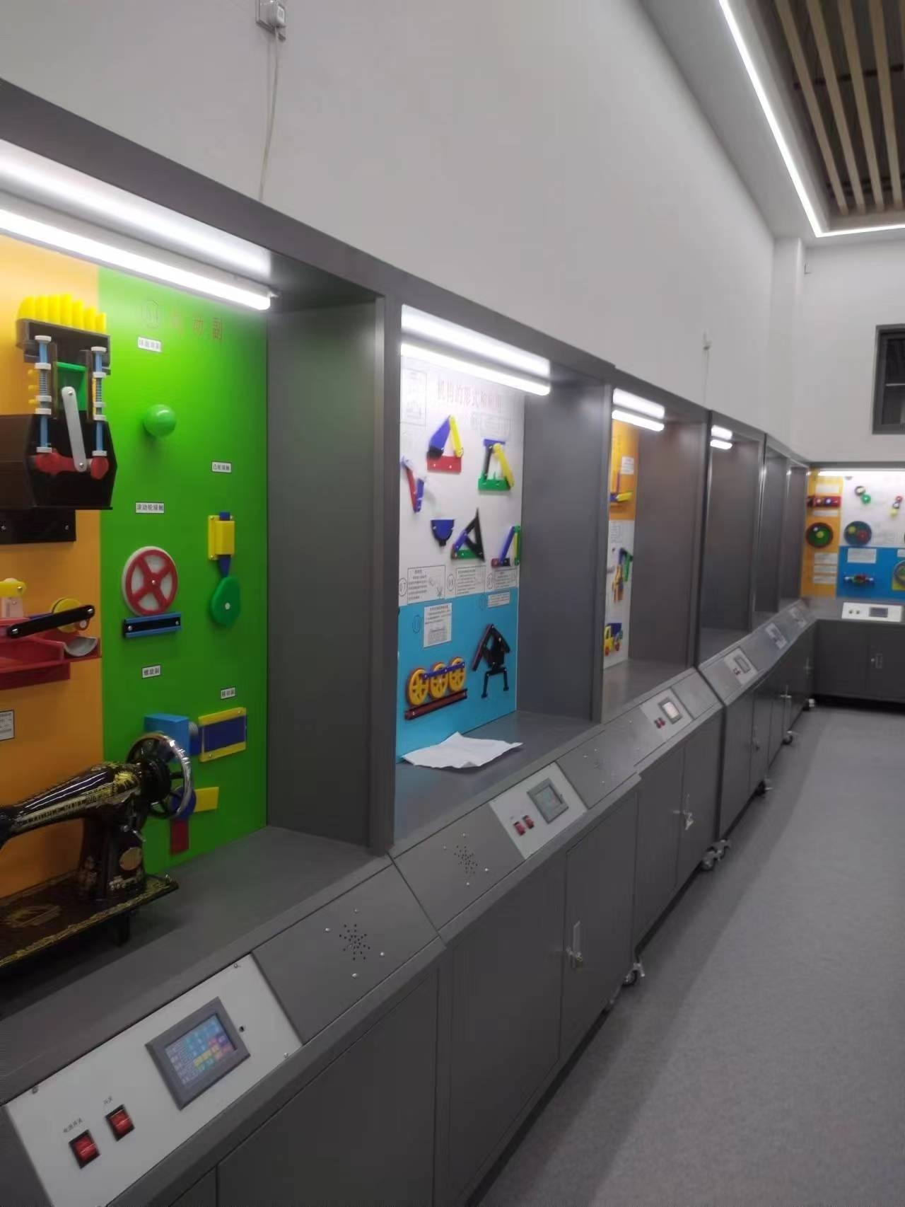 機械基礎陳列柜