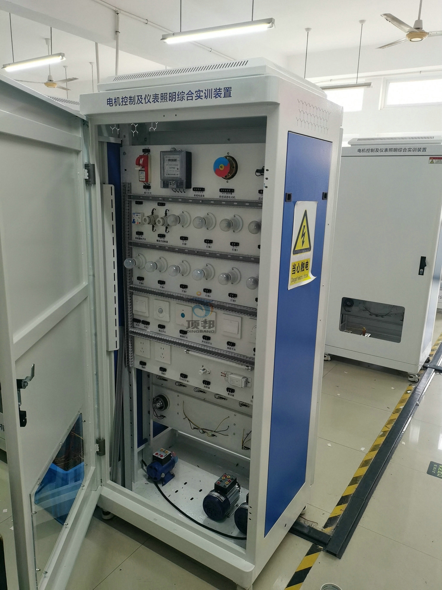 電機(jī)控制及儀表照明綜合實(shí)訓(xùn)裝置