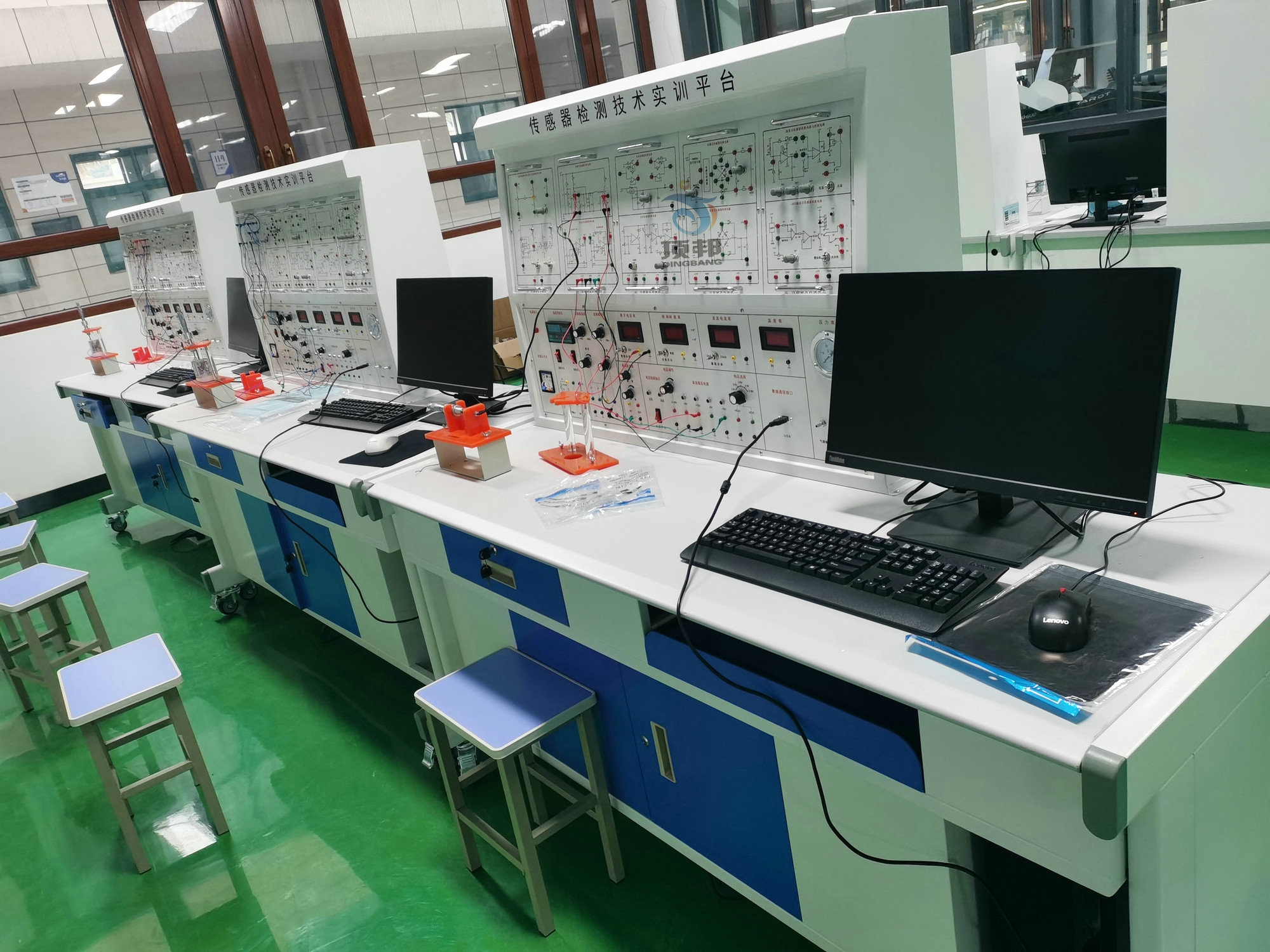 傳感器檢測(cè)技術(shù)實(shí)訓(xùn)裝置