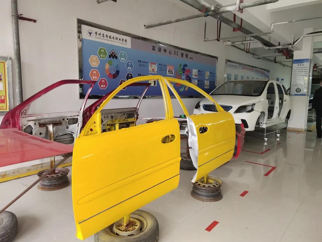 汽車維修專業(yè)設備