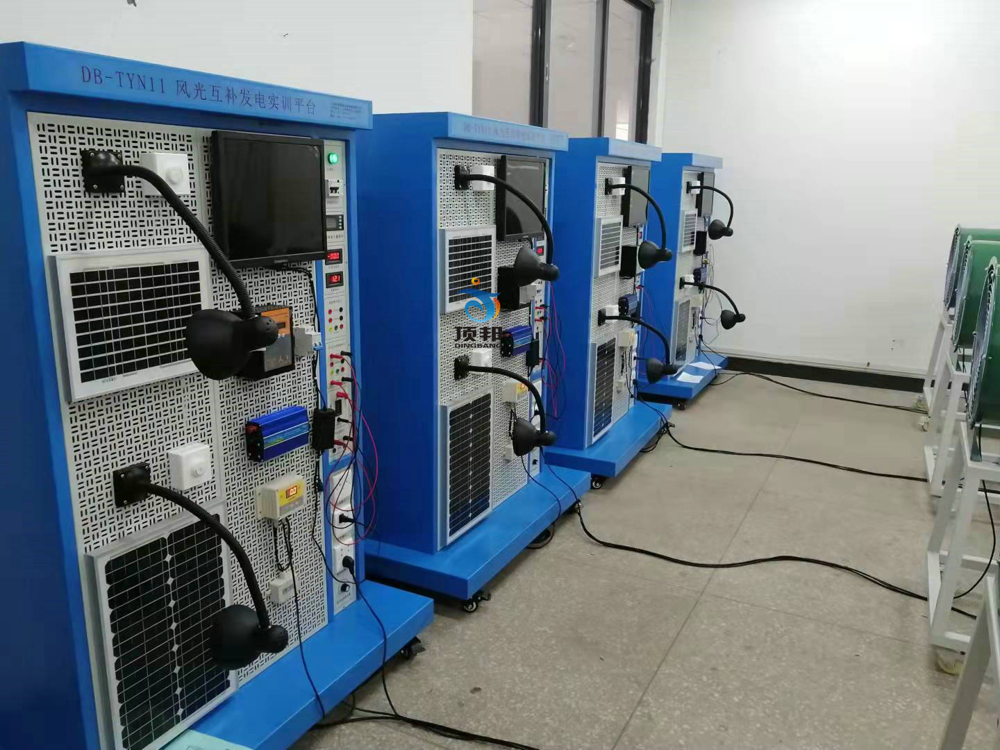 風(fēng)光互補(bǔ)發(fā)電實訓(xùn)平臺