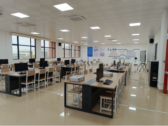 d4408beecf2e4283bef2e8ff6269bca5.png 人工智能實訓室