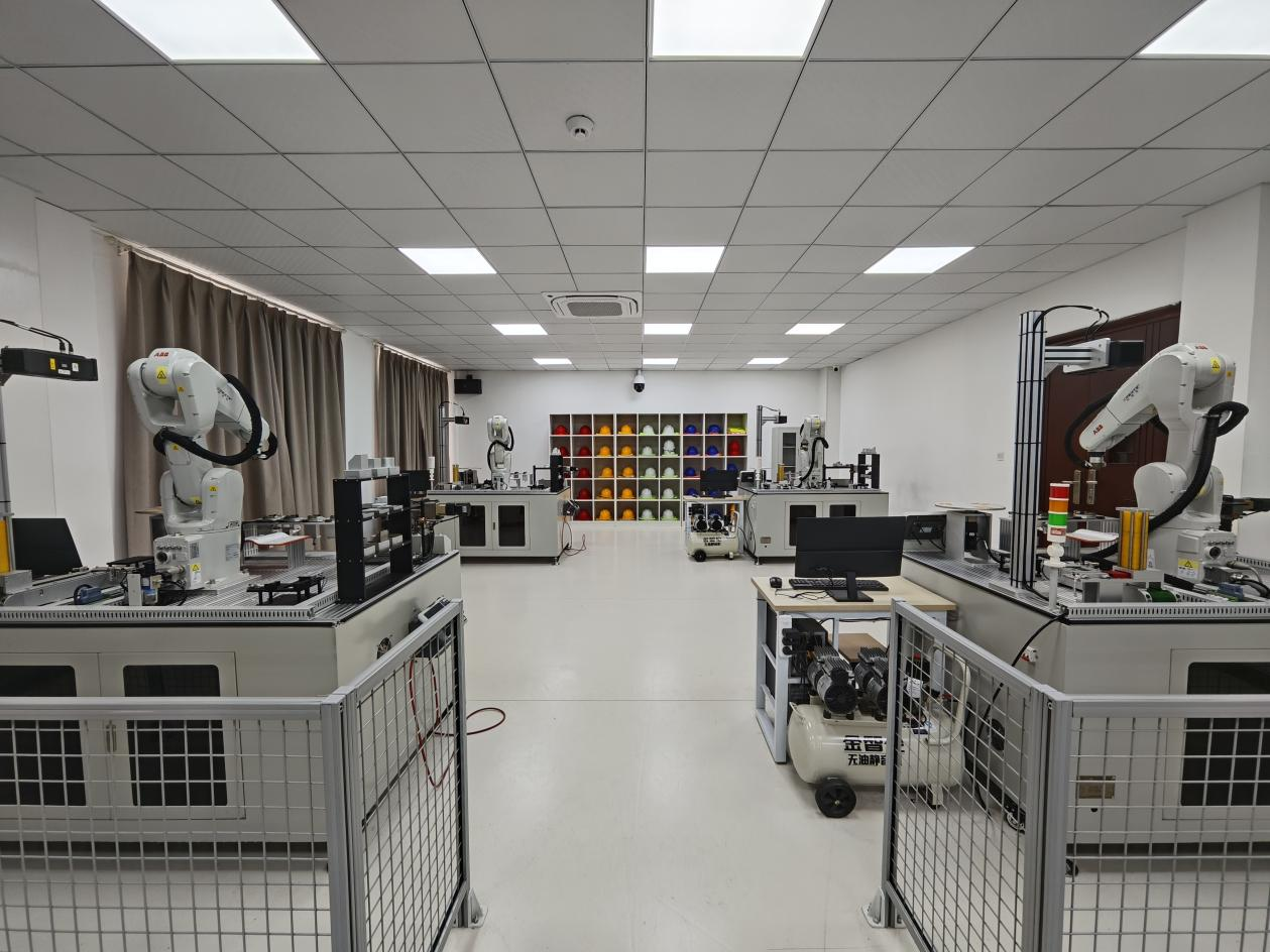 工業(yè)機器人實訓室